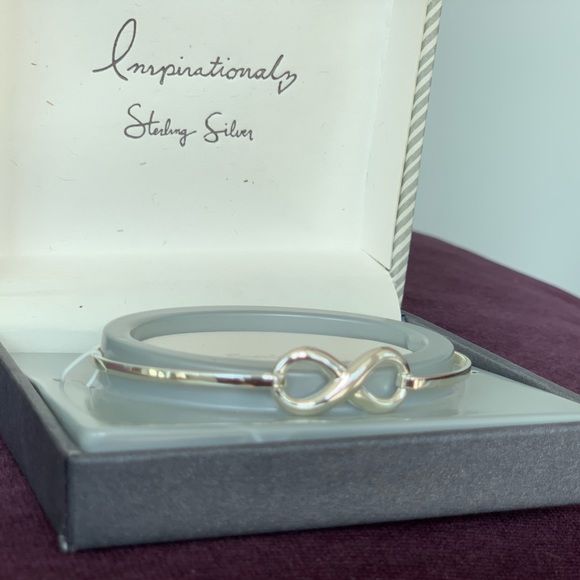 🎉HP🎉NWT silver infinity bangle - Picture 4 of 5